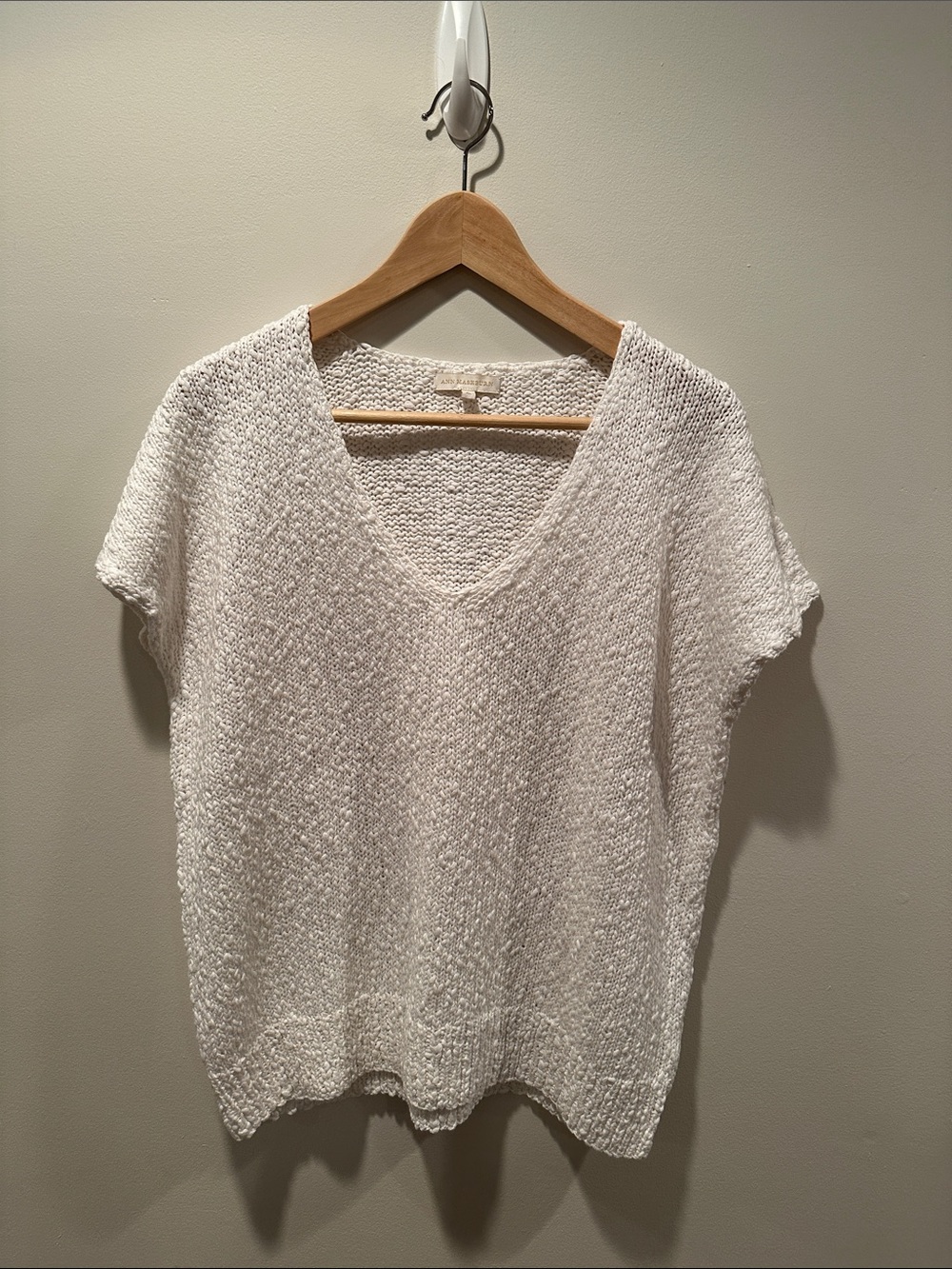 ANN MASHBURN White V-Neck Textured Knit Top